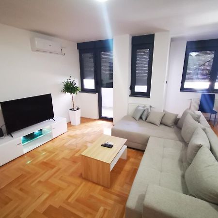Riviera Apartments Ni Buitenkant foto