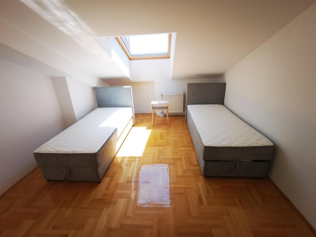 Riviera Apartments Ni Buitenkant foto