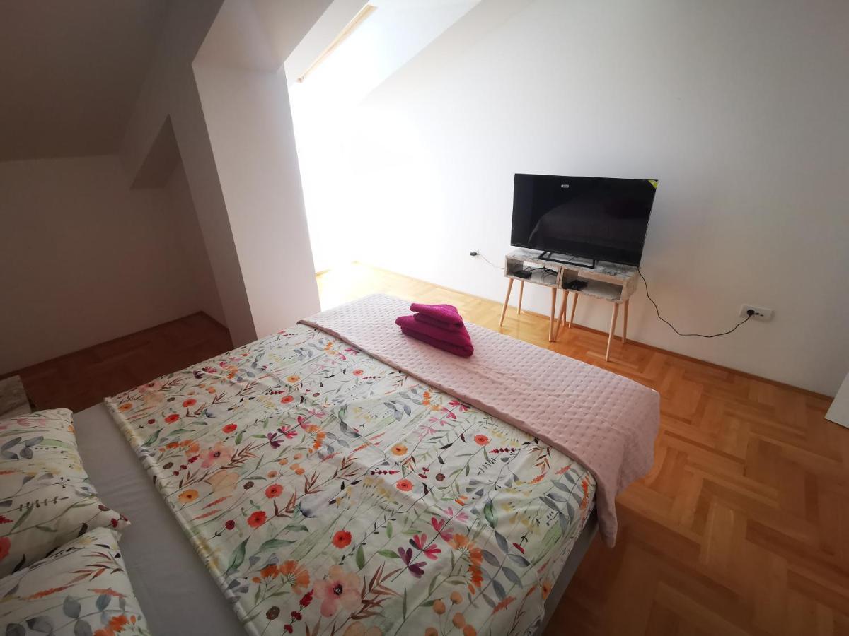 Riviera Apartments Ni Buitenkant foto