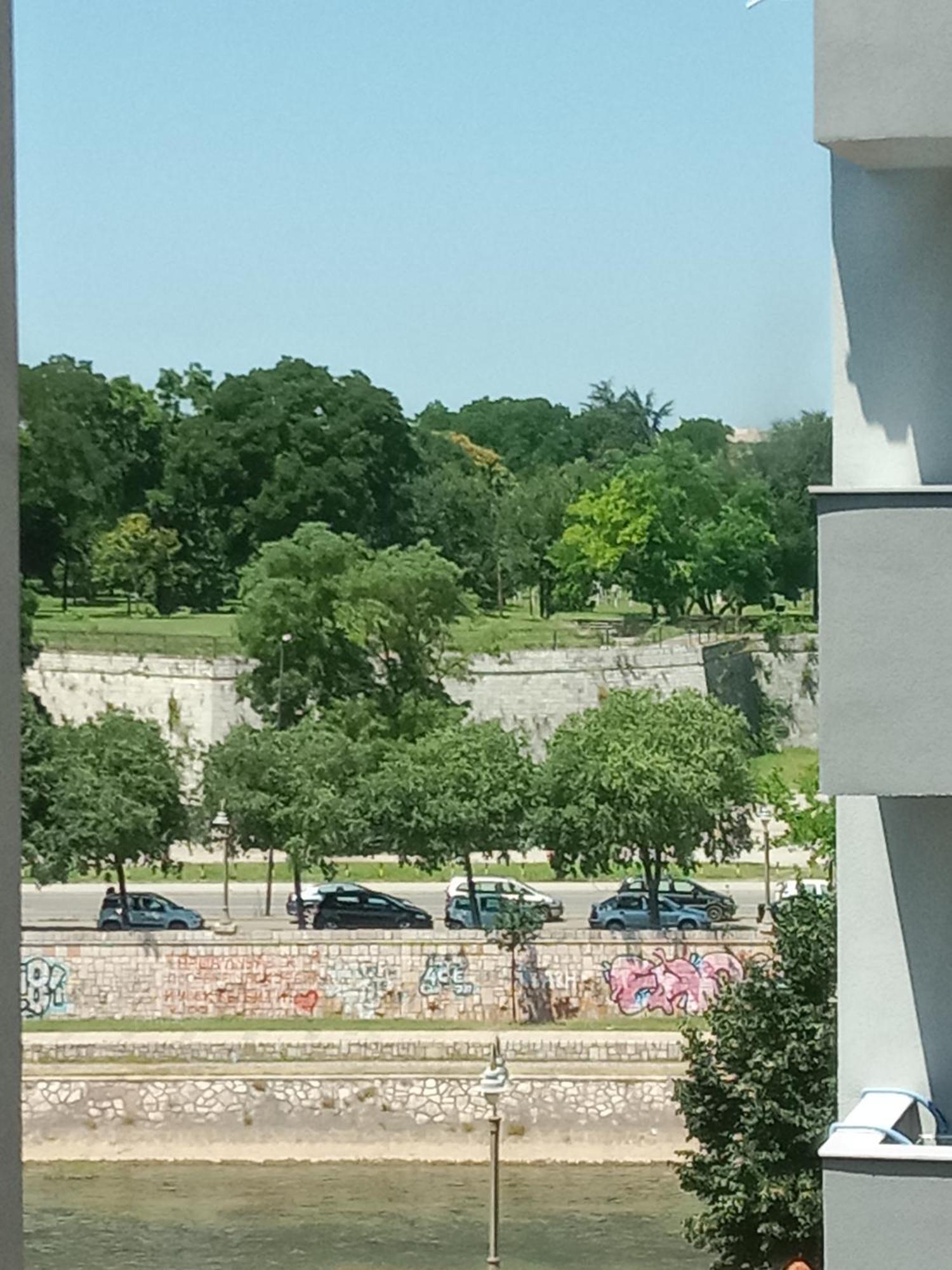 Riviera Apartments Ni Buitenkant foto